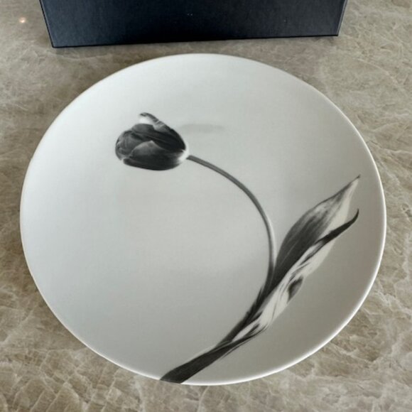Saint Laurent + Mapplethorpe White Tulip Plate BNIB - Picture 2 of 5